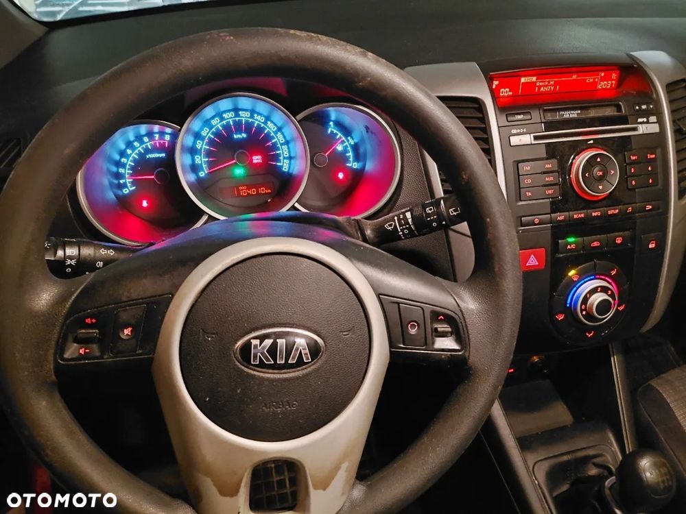 Kia Venga 1.6 L - 13