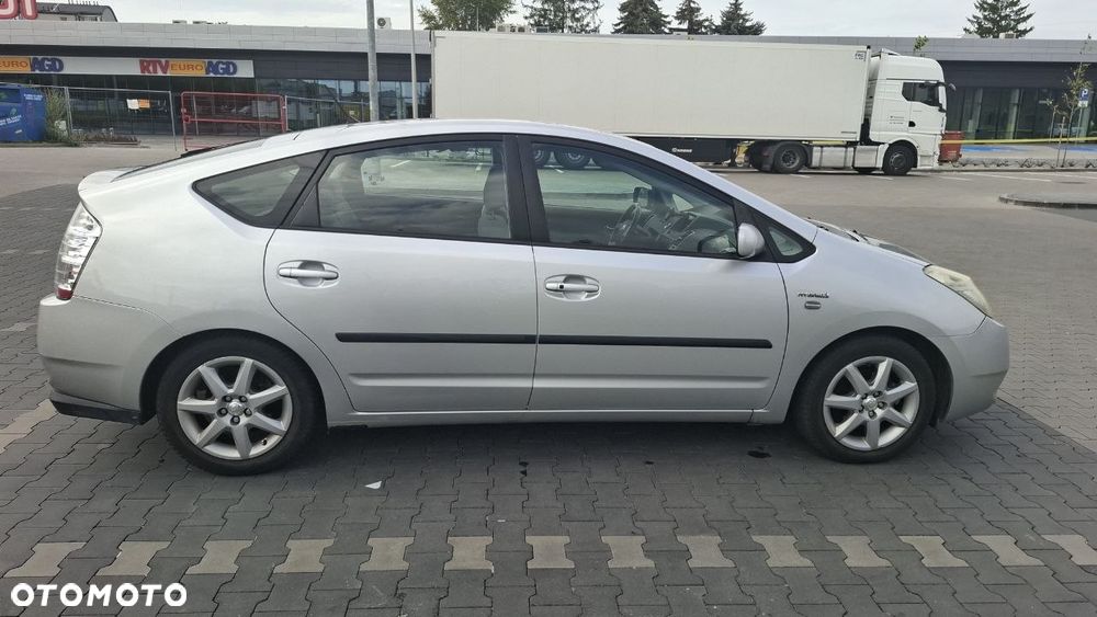 Toyota Prius 1.5 VVT-i Sol - 4