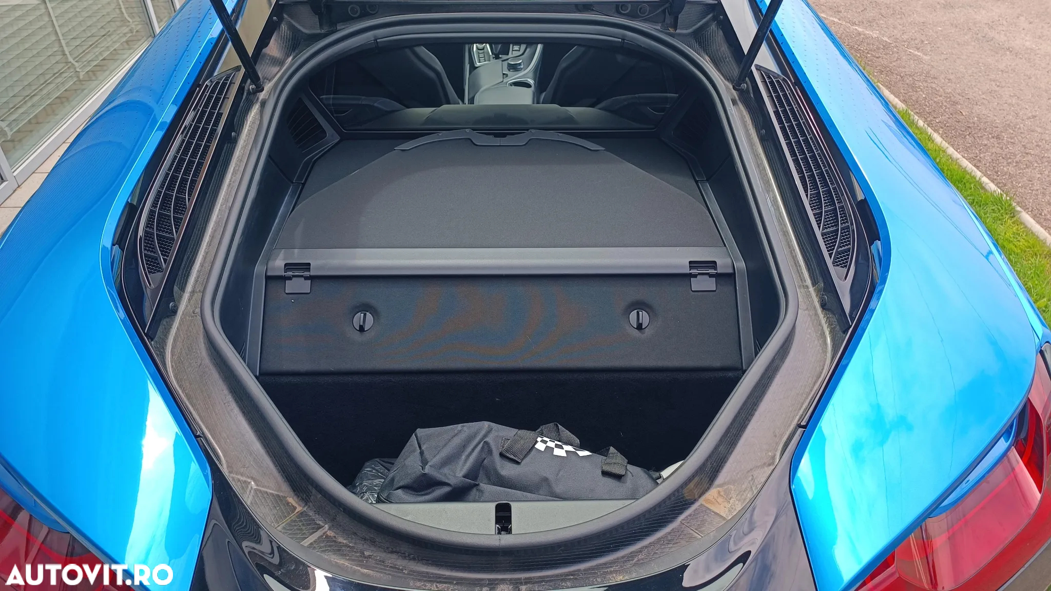 BMW i8 Coupe - 28