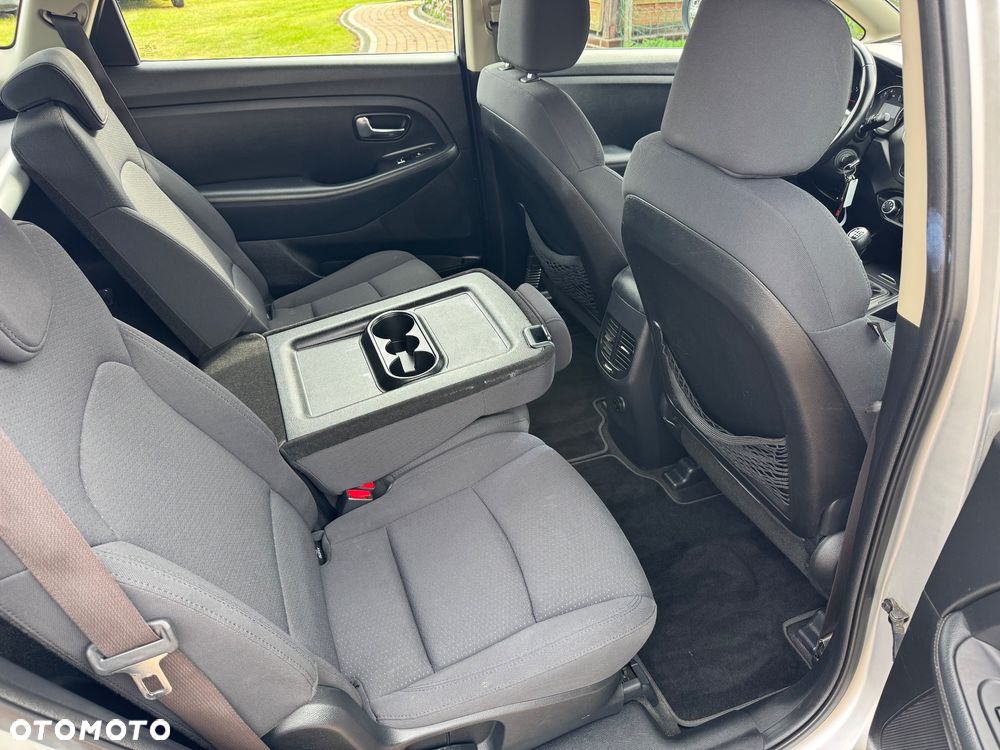 Kia Carens - 26