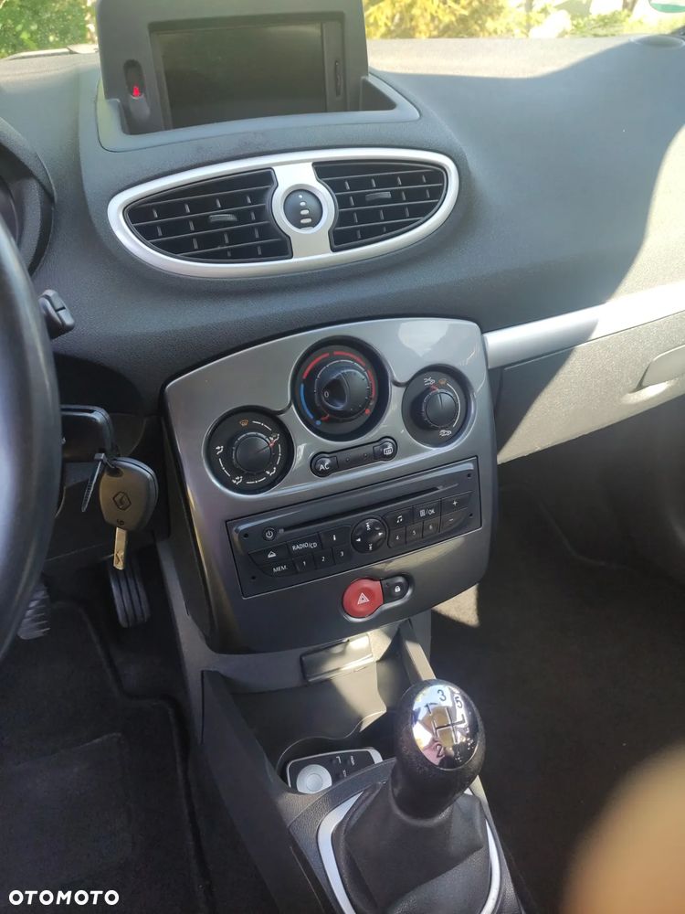 Renault Clio 1.5 dCi 90 FAP Grandtour TomTom Edition - 11