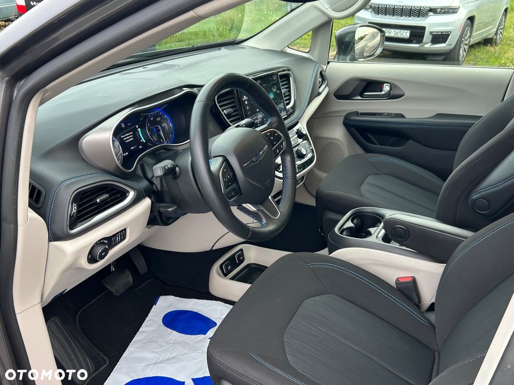 Chrysler Pacifica - 12