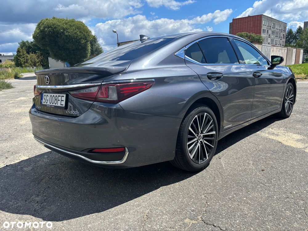 Lexus ES 300h Business Edition - 9