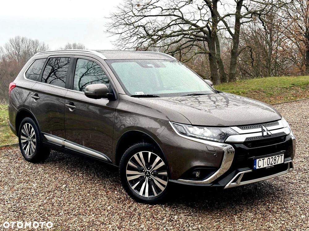 Mitsubishi Outlander 2.0 Intense + Navi 4WD CVT - 9