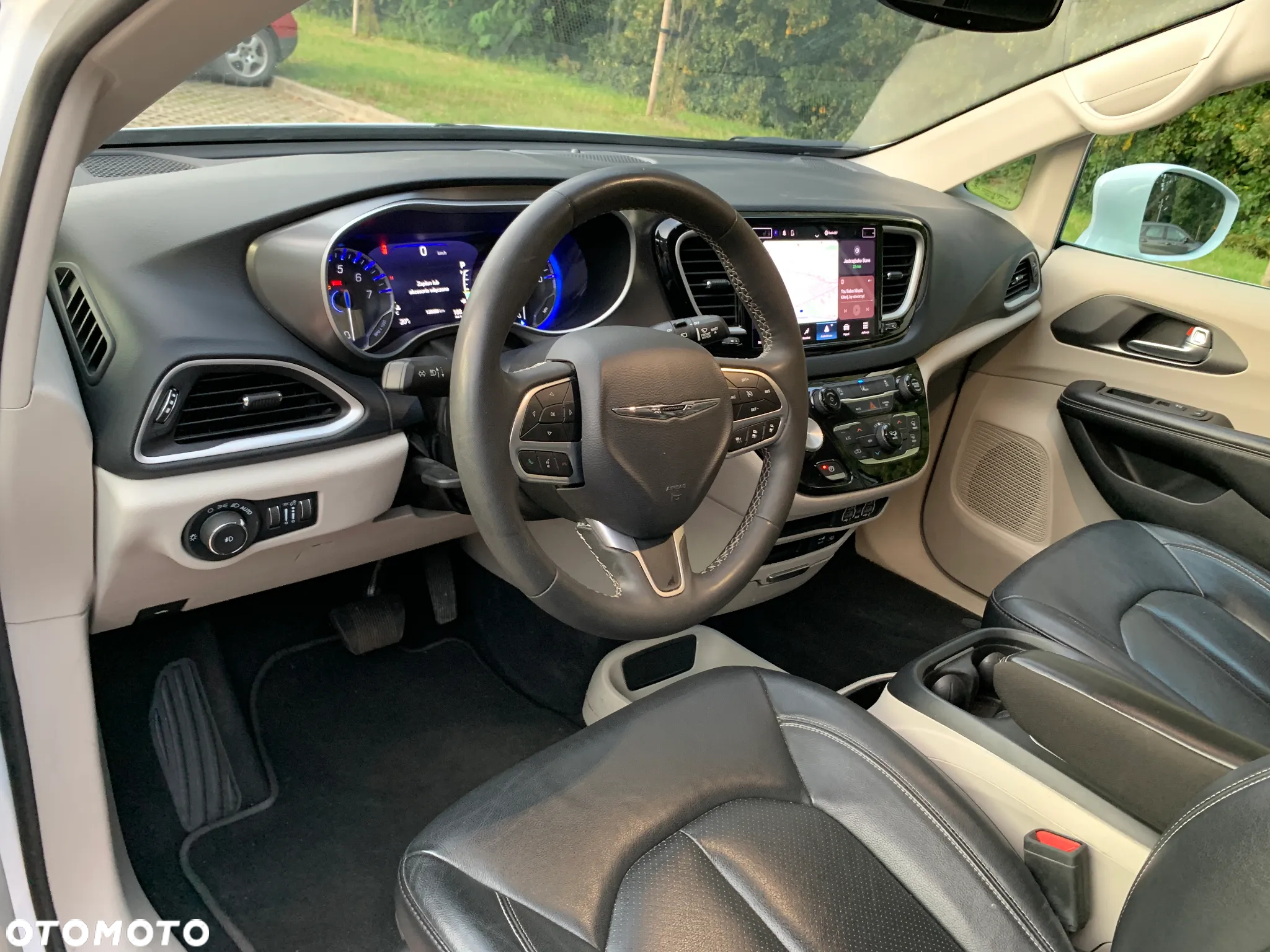 Chrysler Pacifica - 11
