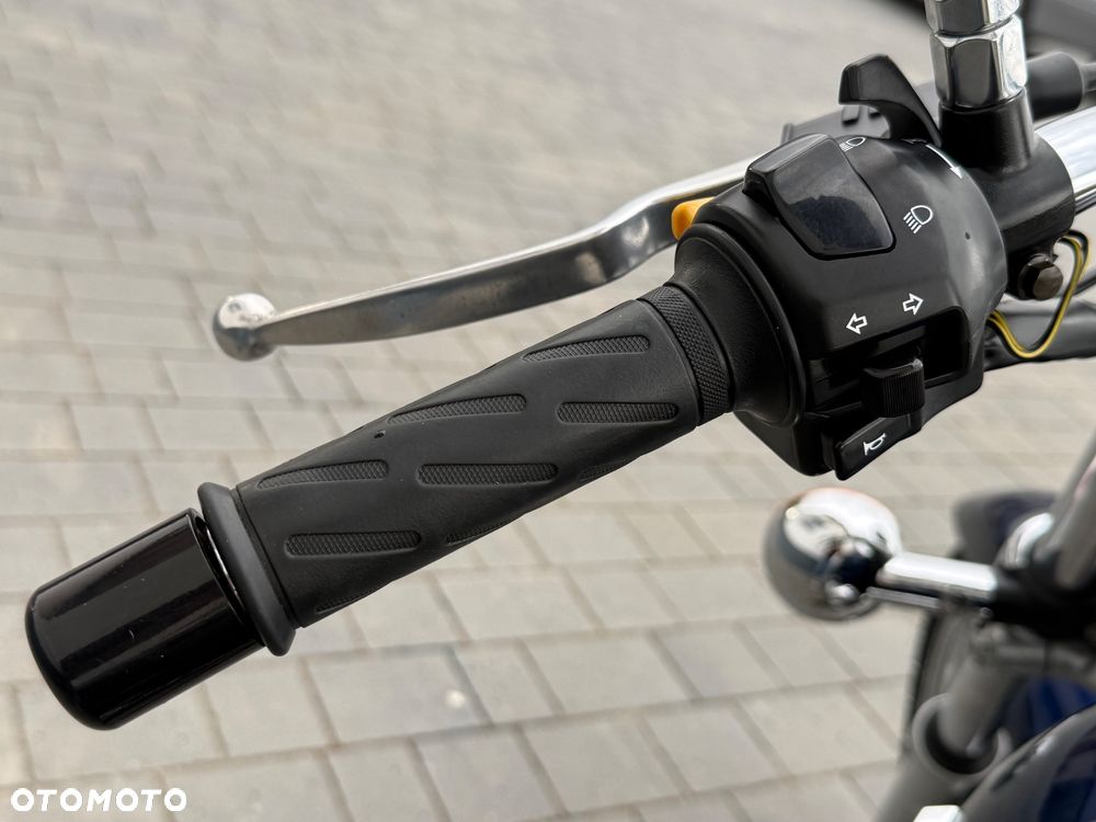 Suzuki Intruder - 6