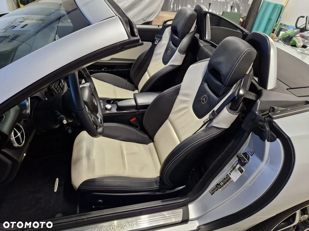 Mercedes-Benz SLK 250 (BlueEFFICIENCY) 7G-TRONIC - 20