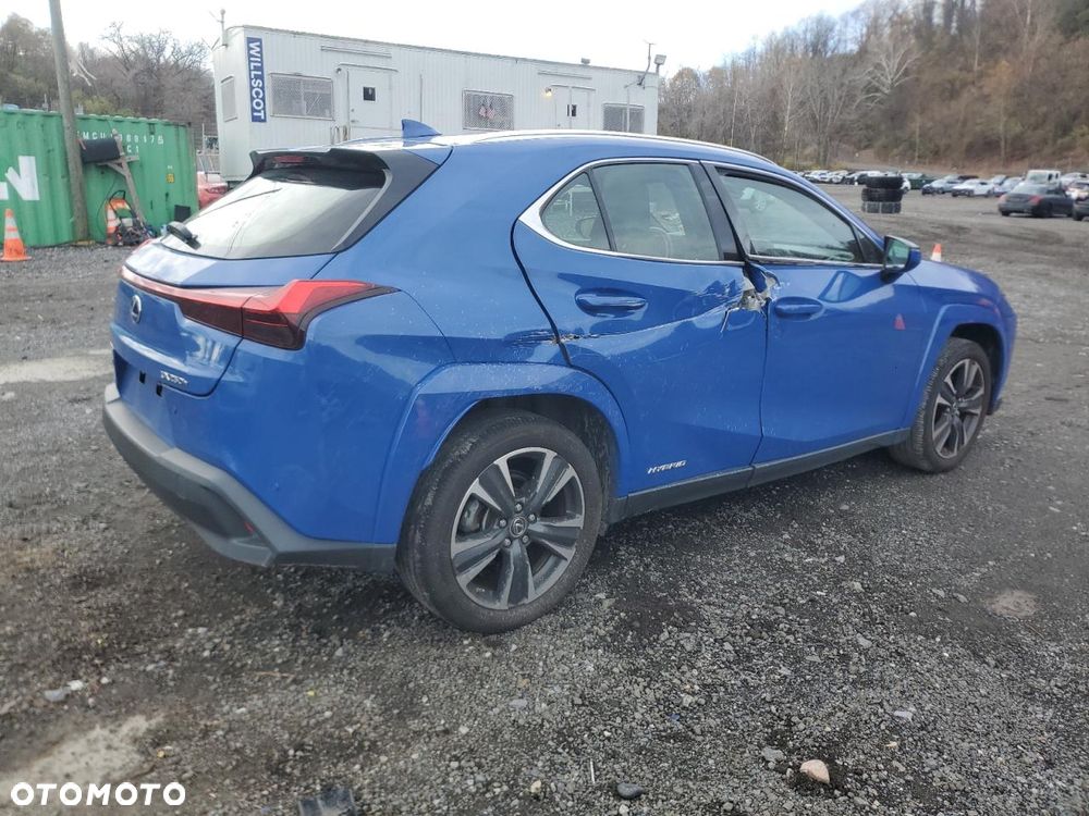 Lexus UX - 4