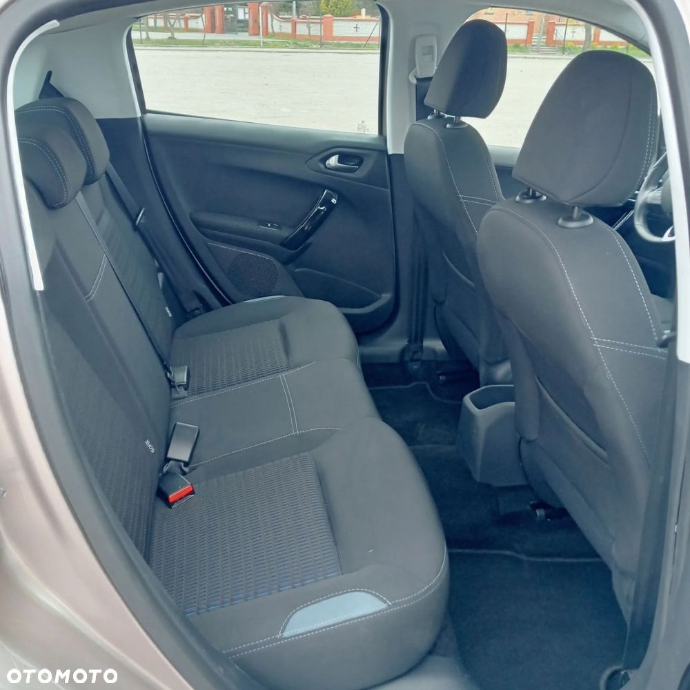 Peugeot 208 1.2 PureTech Allure - 8