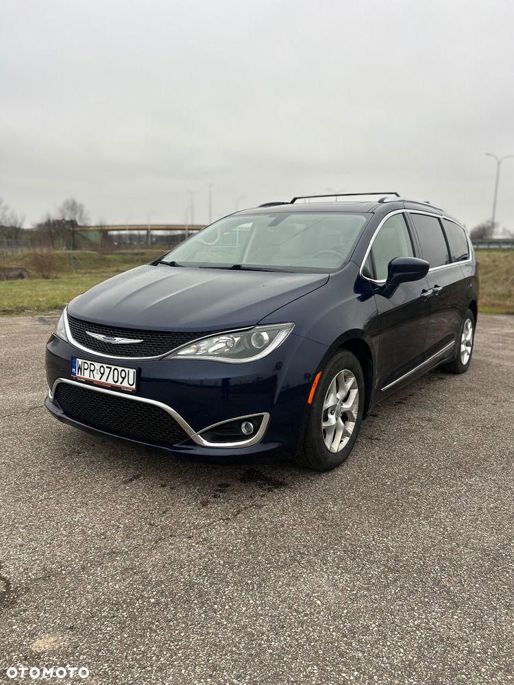 Chrysler Pacifica - 11