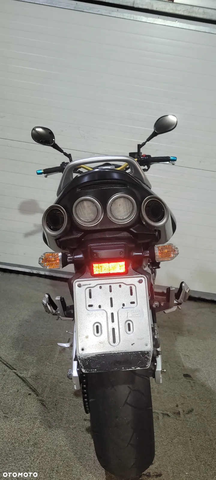 Suzuki GSR - 22