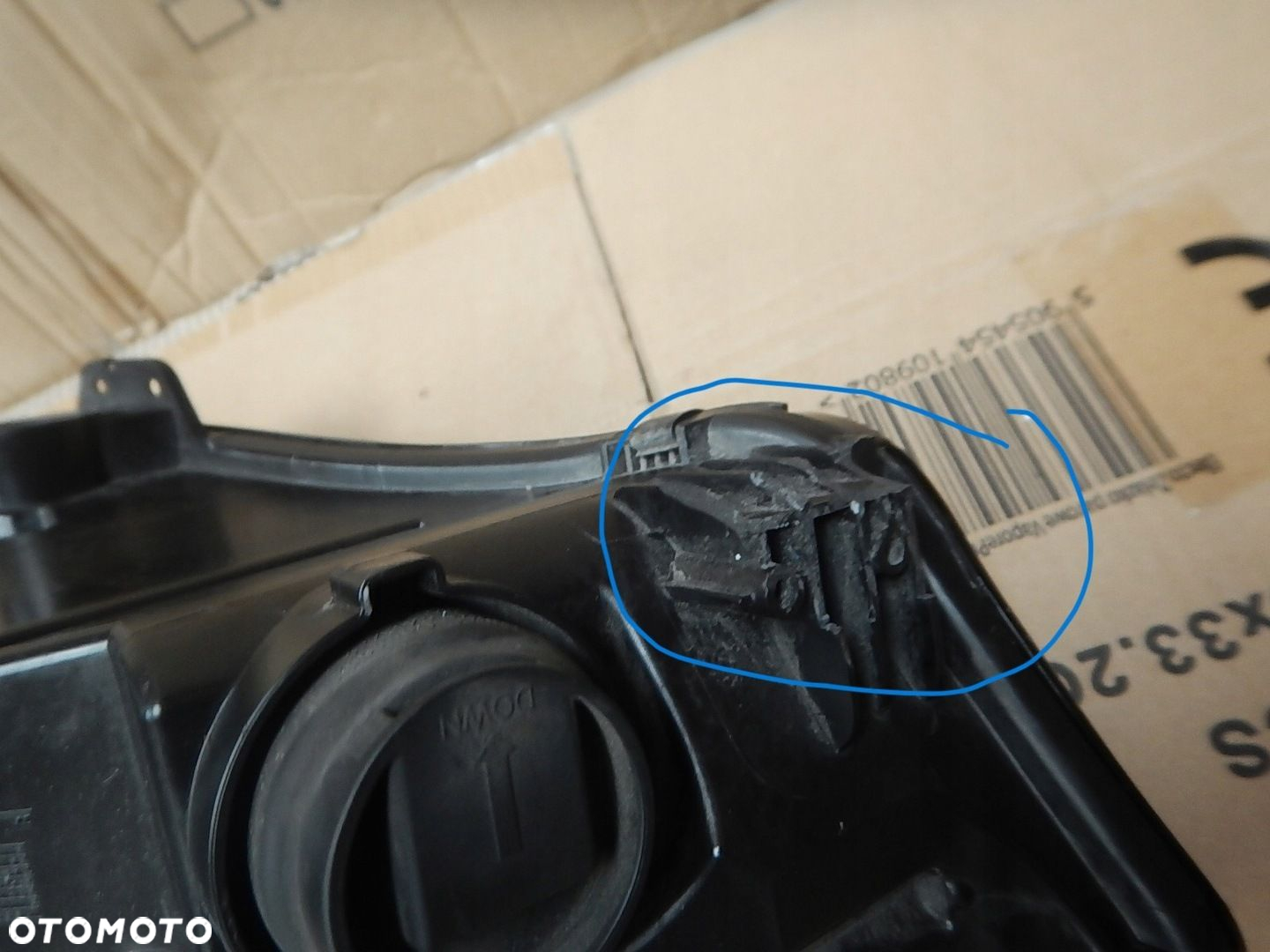 LAMPA PRZOD PRAWA AUDI A4 B9 XENON 8W0941006 - 8