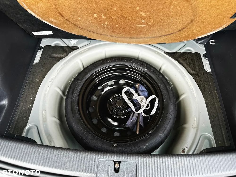 Volkswagen Golf Plus 1.9 TDI DPF Tour Edition - 34