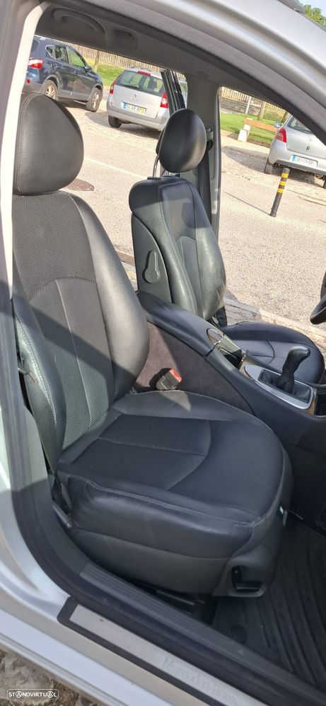 Mercedes-Benz E 220 CDi Avantgarde - 13