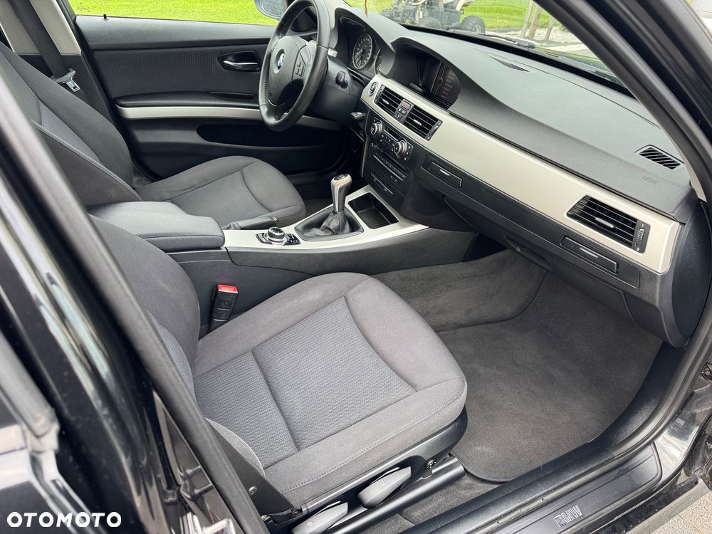 BMW Seria 3 318d - 28