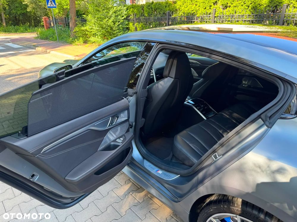 BMW Seria 8 M850i xDrive - 24