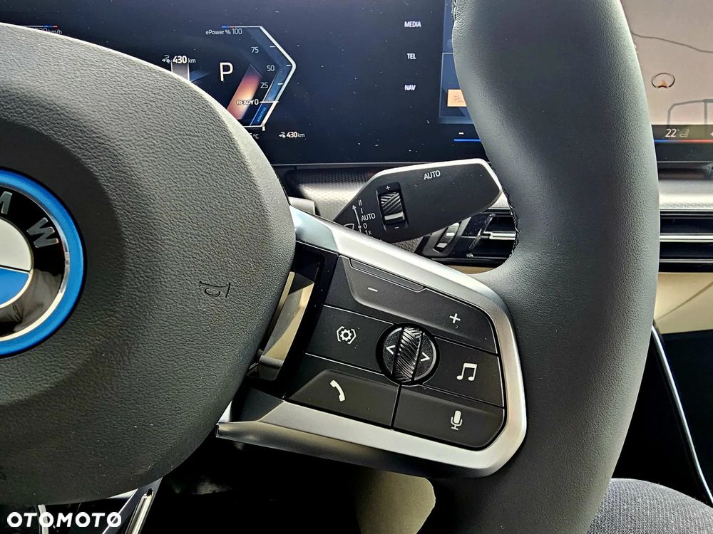 BMW iX2 eDrive20 66.5kWh M Sport - 27