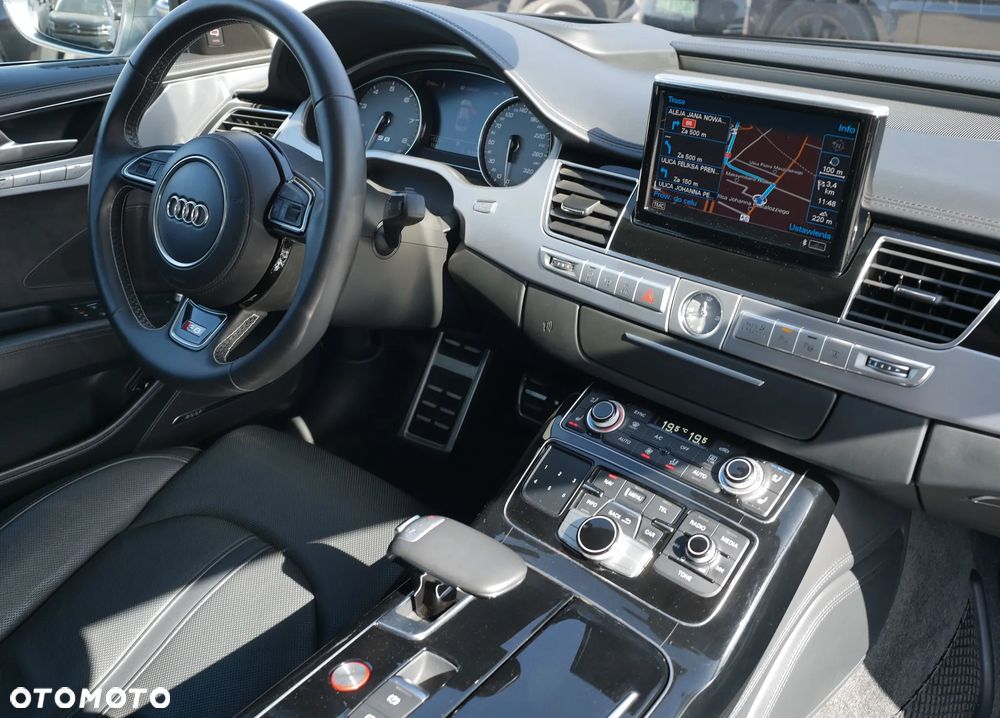 Audi S8 Plus - 22