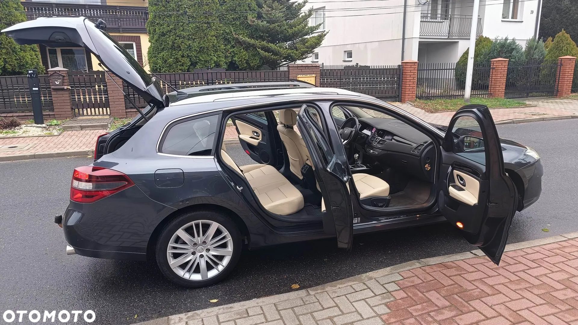 Renault Laguna 2.0 dCi FAP Initiale - 13