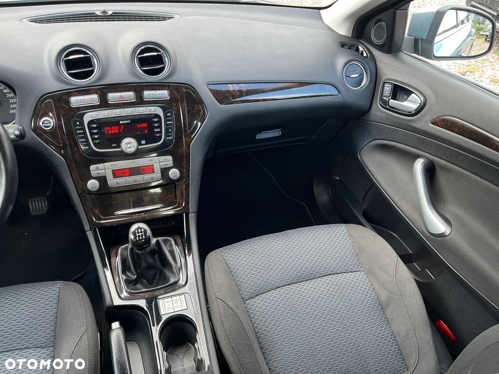Ford Mondeo 2.0 Ghia - 24