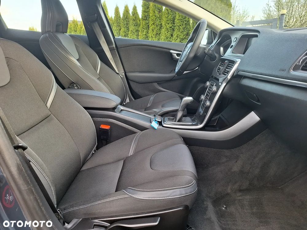 Volvo V40 D2 Momentum - 24