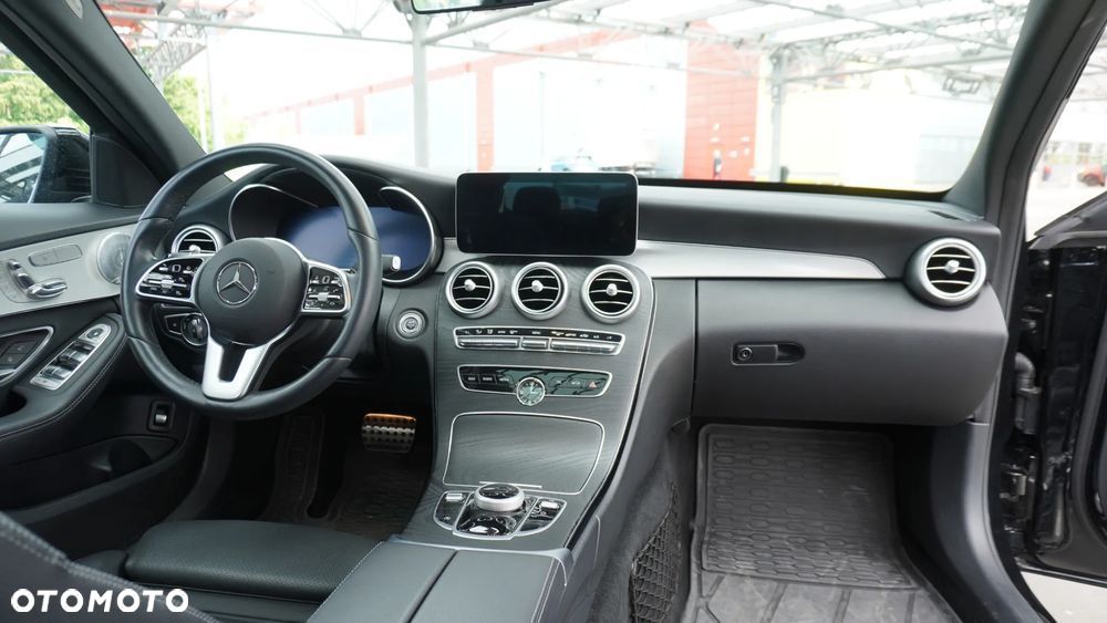 Mercedes-Benz Klasa C 300 9G-TRONIC AMG Line - 14