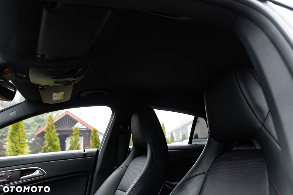 Mercedes-Benz CLA AMG 45 4Matic 7G-DCT - 40