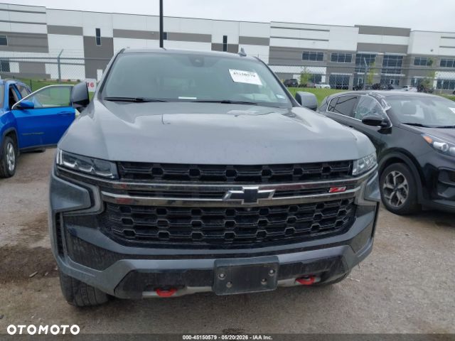 Chevrolet Suburban - 5