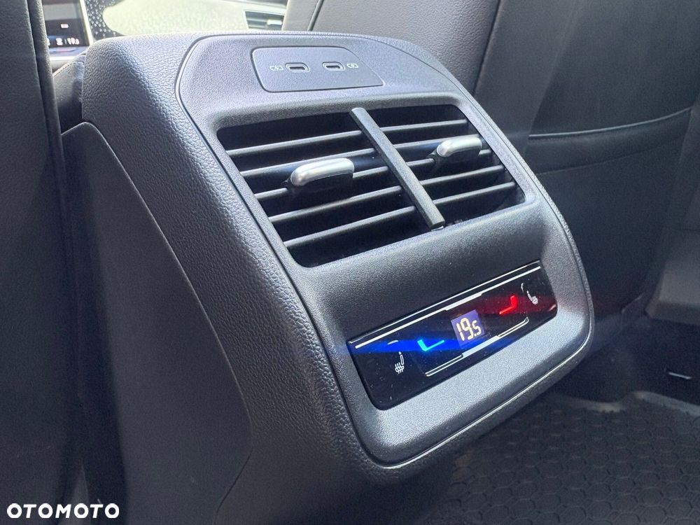 Volkswagen Passat Variant 2.0 TDI SCR R-Line Plus DSG - 16