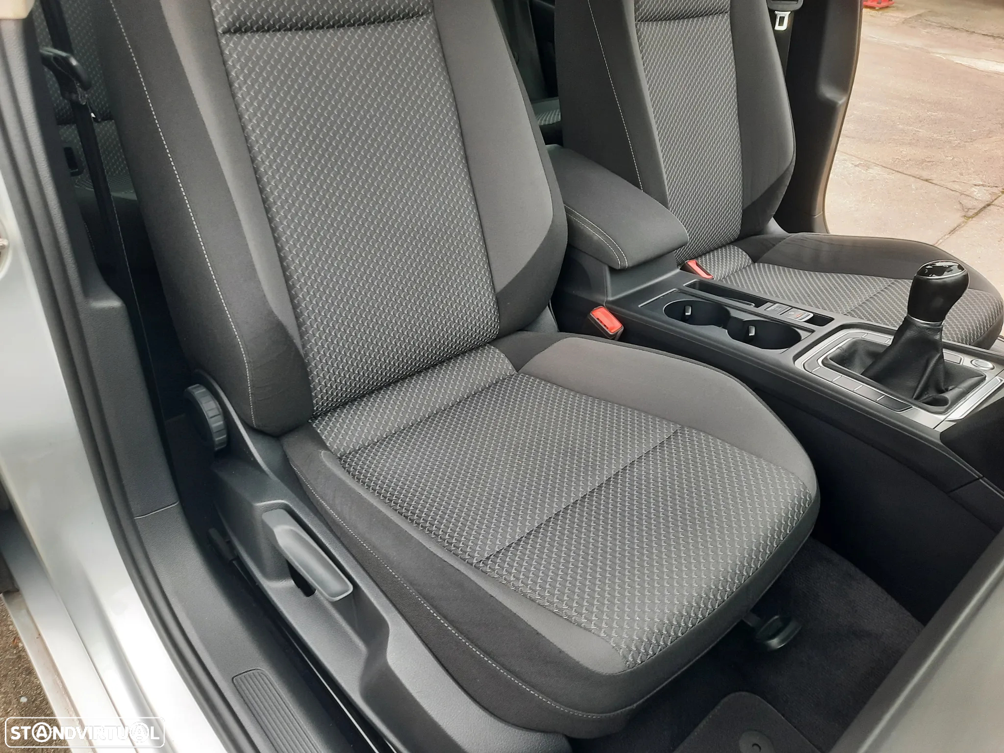 VW Passat 1.6 TDI BlueMotion - 33