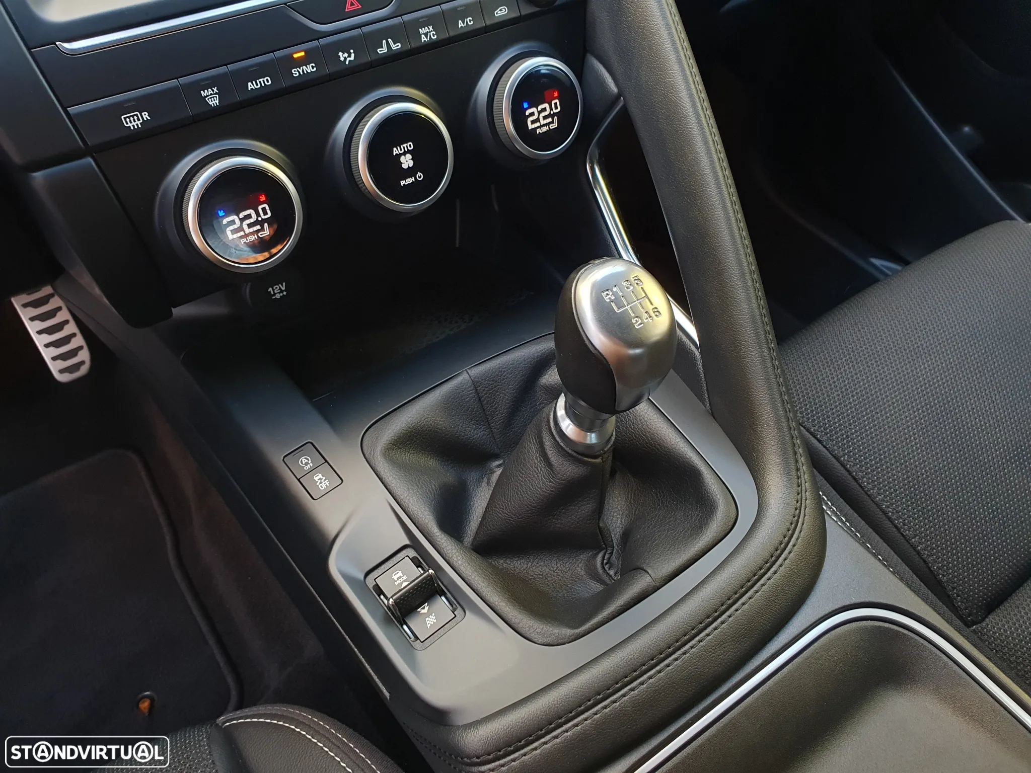 Jaguar E-Pace 2.0 i4D R-Dynamic S - 8