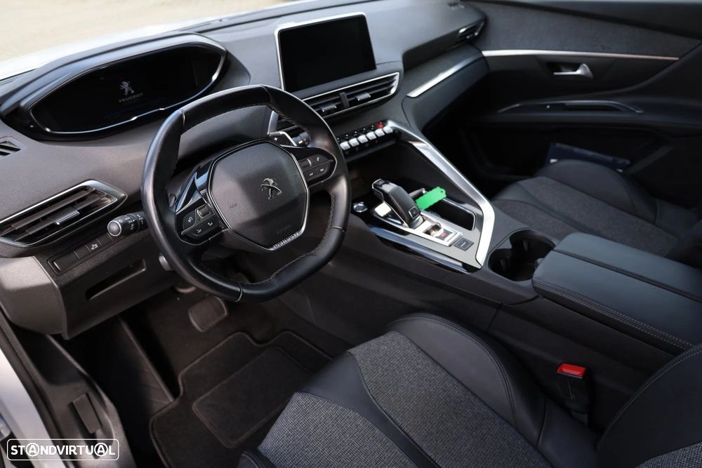 Peugeot 5008 1.2 PureTech Allure EAT8 - 8
