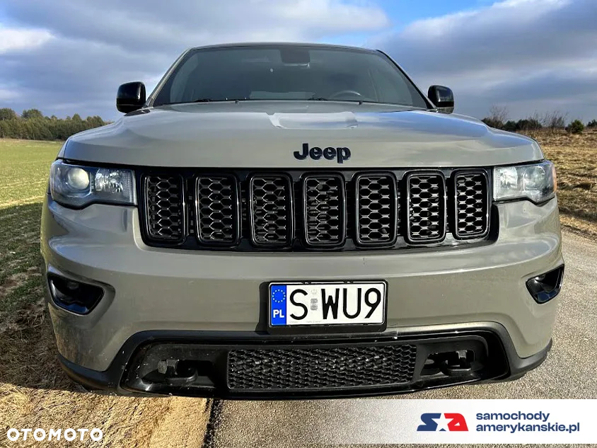 Jeep Grand Cherokee - 16