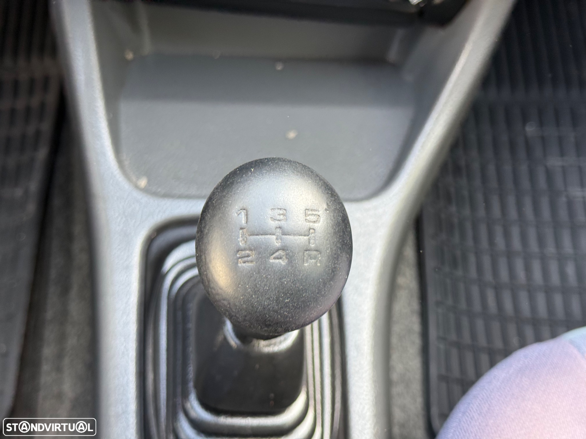 Suzuki Swift 1.0 GLX DA - 24