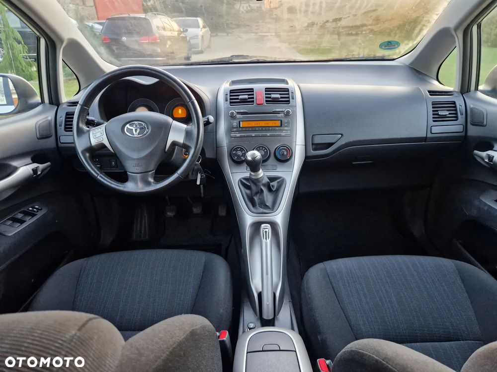 Toyota Auris 1.6 VVT-i Executive - 9