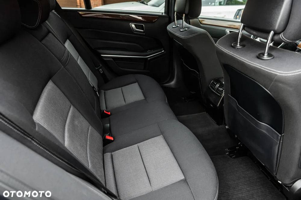Mercedes-Benz Klasa E 350 BlueTEC 4-Matic Classic - 32