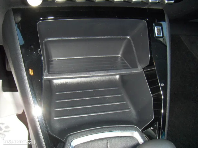 Peugeot 208 1.2 PureTech Allure - 23