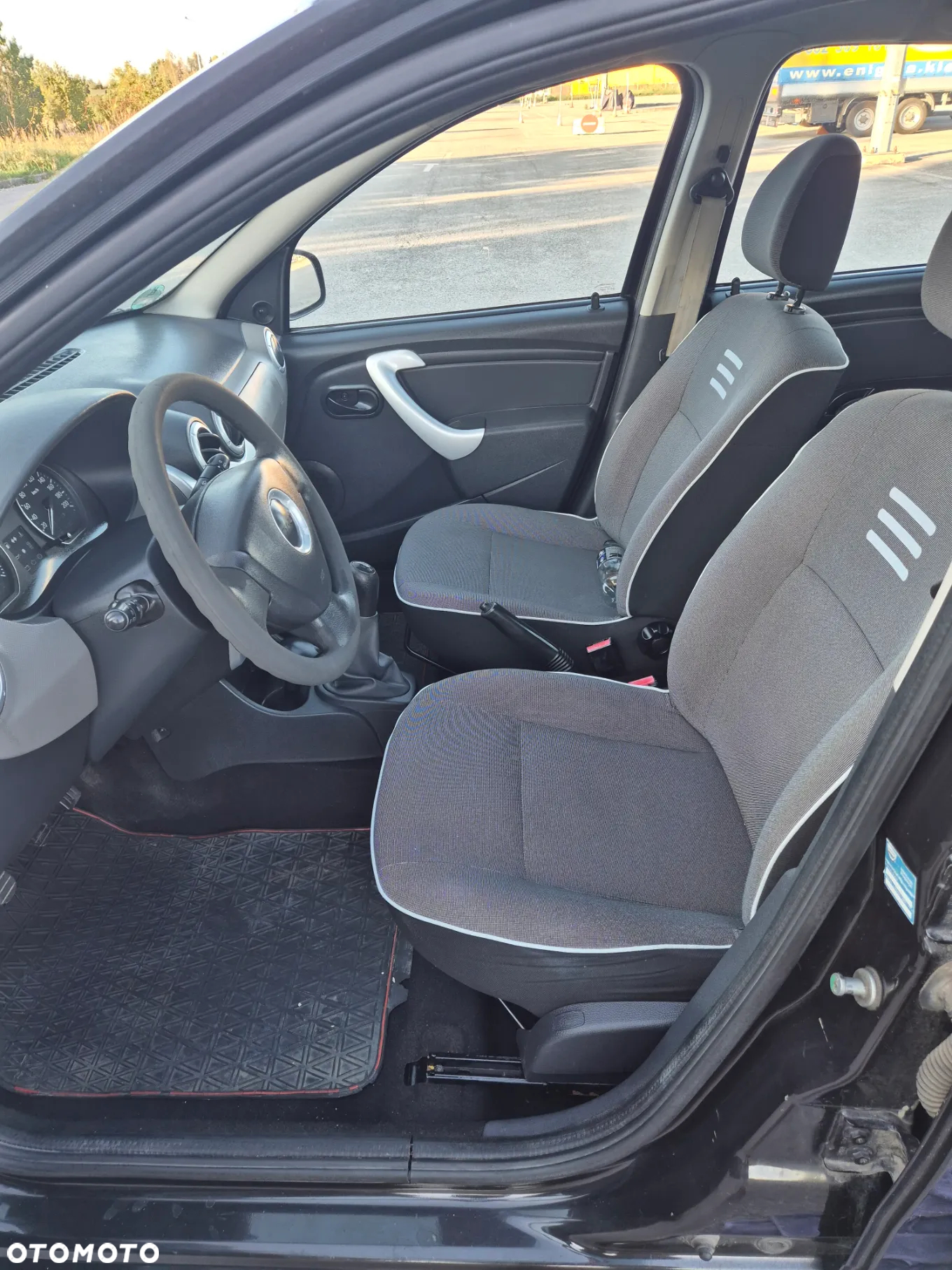 Dacia Sandero 1.2 16V - 8