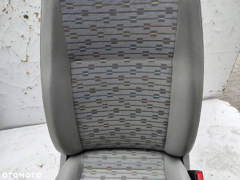 FOTEL PASAŻERA PRAWY PRZÓD Z PODSTAWĄ VOLKSWAGEN T5 - 3