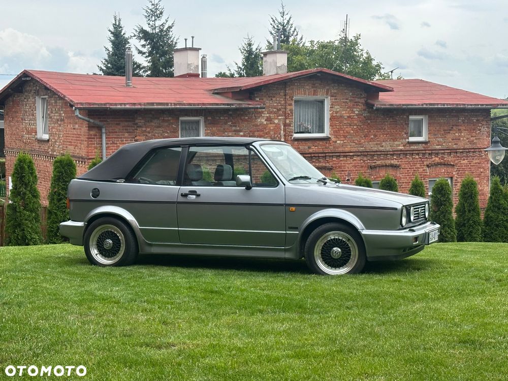 Volkswagen Golf - 1