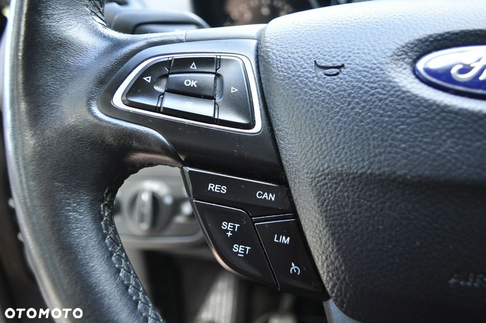 Ford Kuga - 10