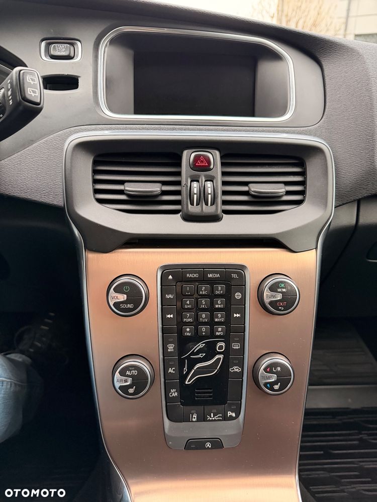 Volvo V40 D2 Summum - 34