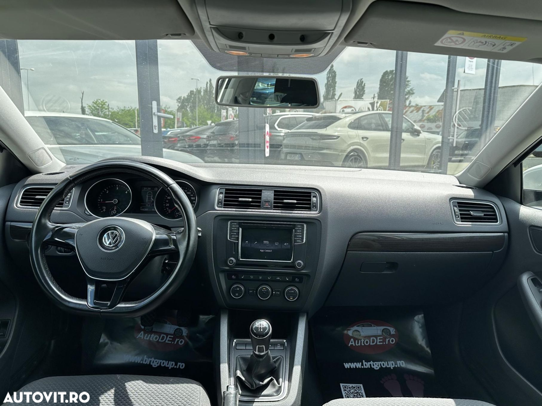 Volkswagen Jetta - 8