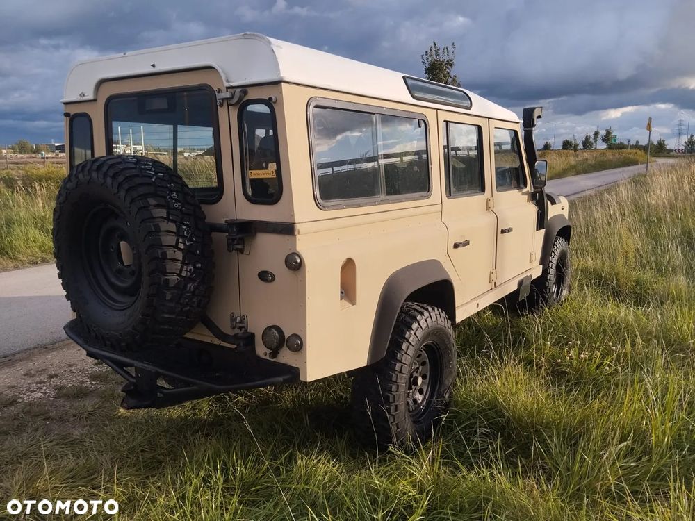 Land Rover Defender - 12