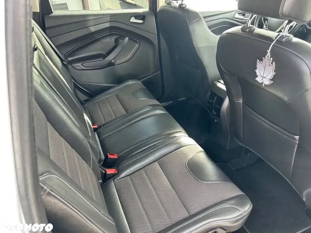 Ford Kuga 2.0 TDCi 2x4 Titanium - 19