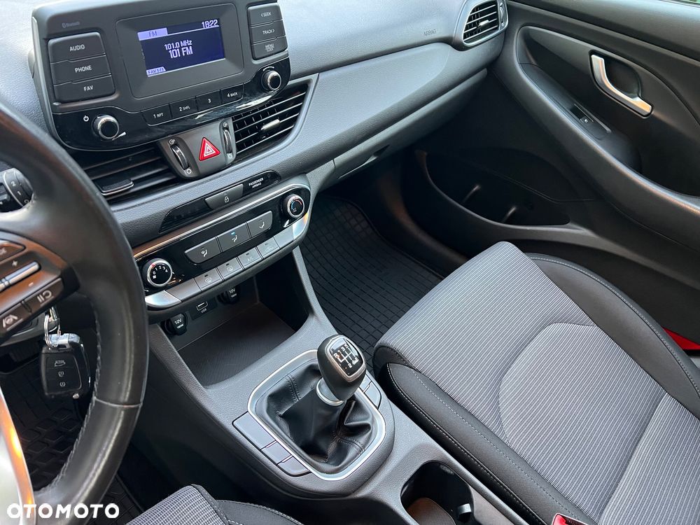 Hyundai i30 1.6 D Classic + - 17