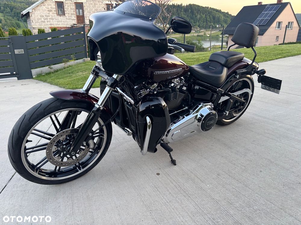 Harley-Davidson Softail Breakout - 20