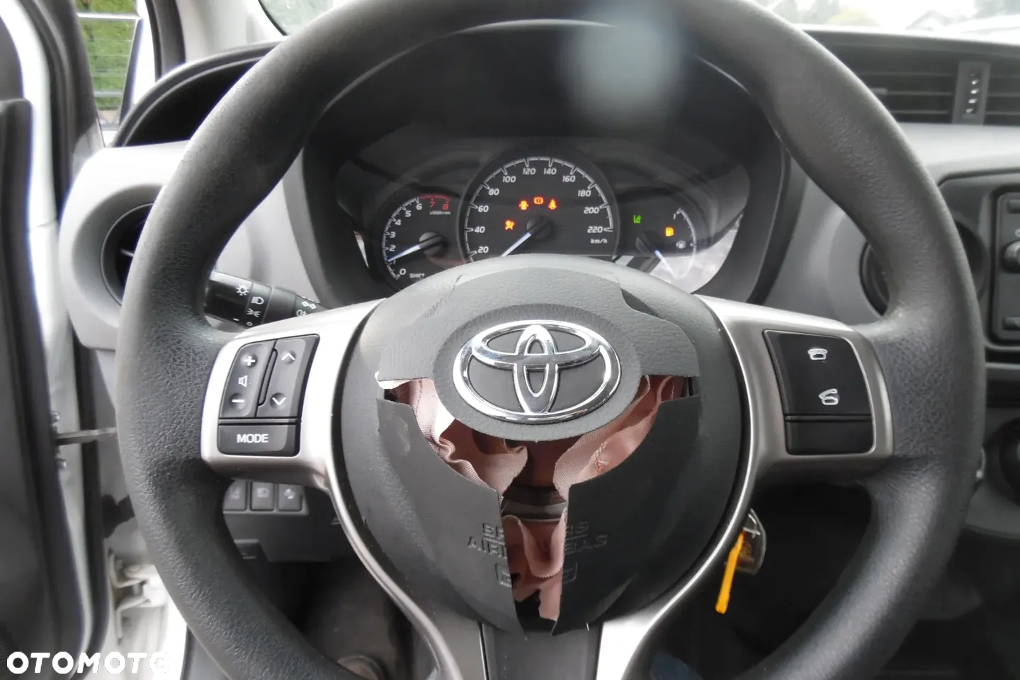 Toyota Yaris 1.0 Active EU6 - 10