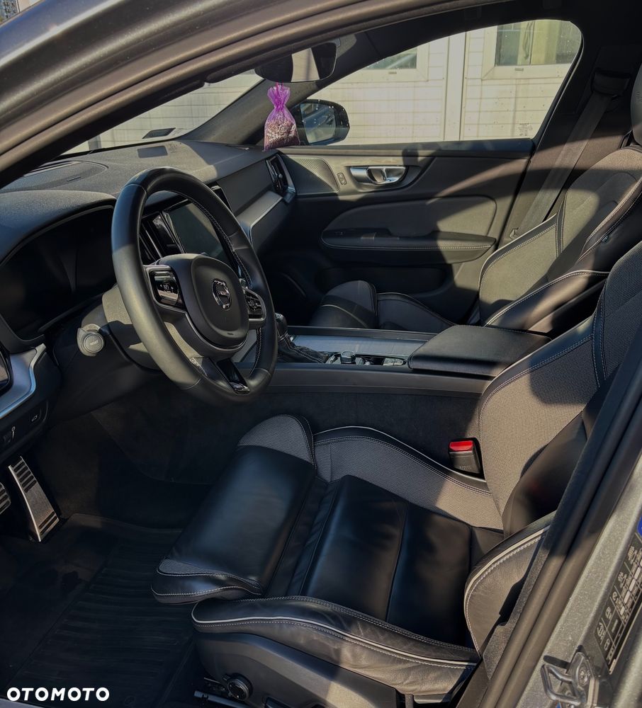 Volvo S60 T5 R-Design - 29
