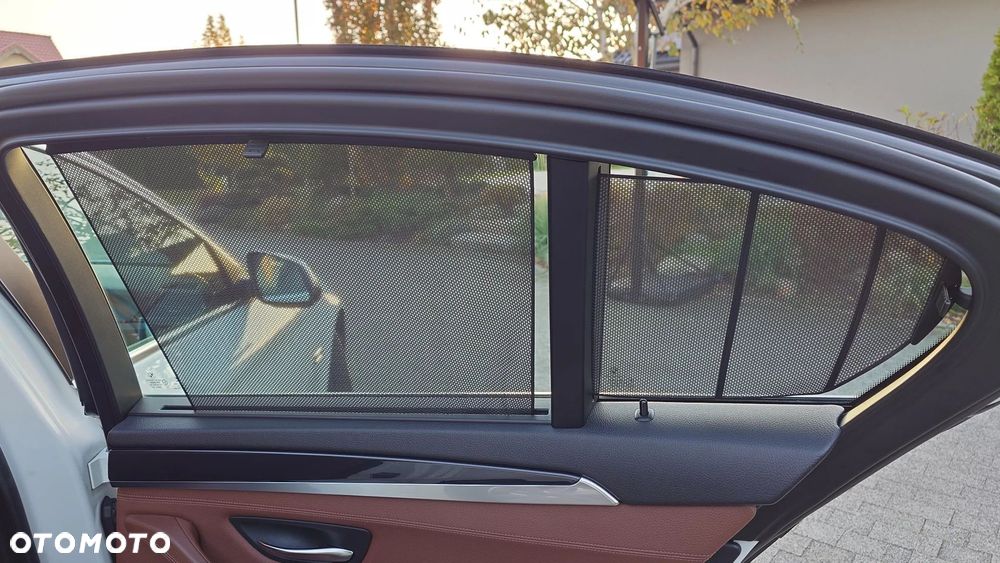 BMW Seria 5 530d xDrive - 12